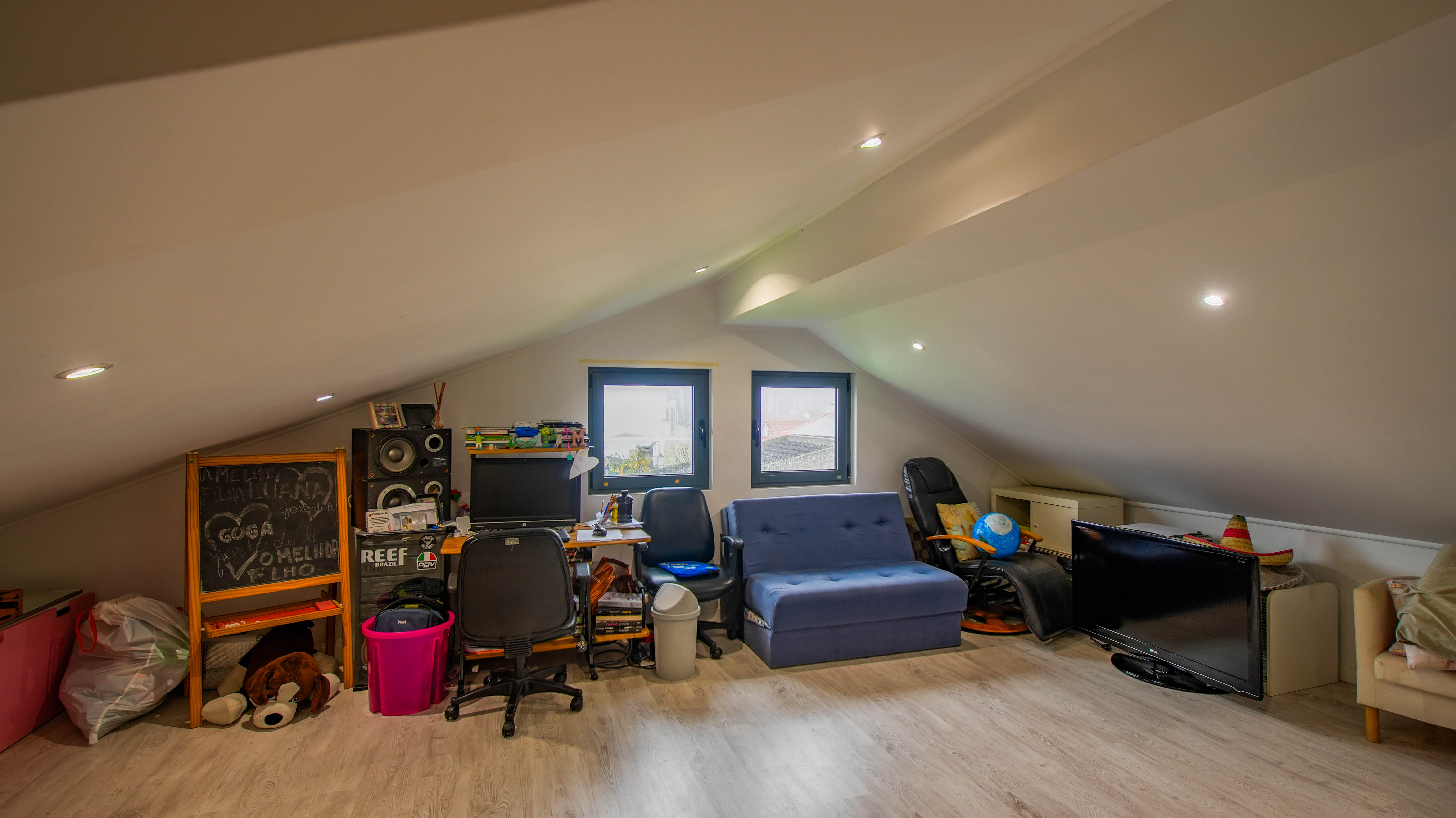 Moradia independente à venda na Avenida do Mar, 172 — 27